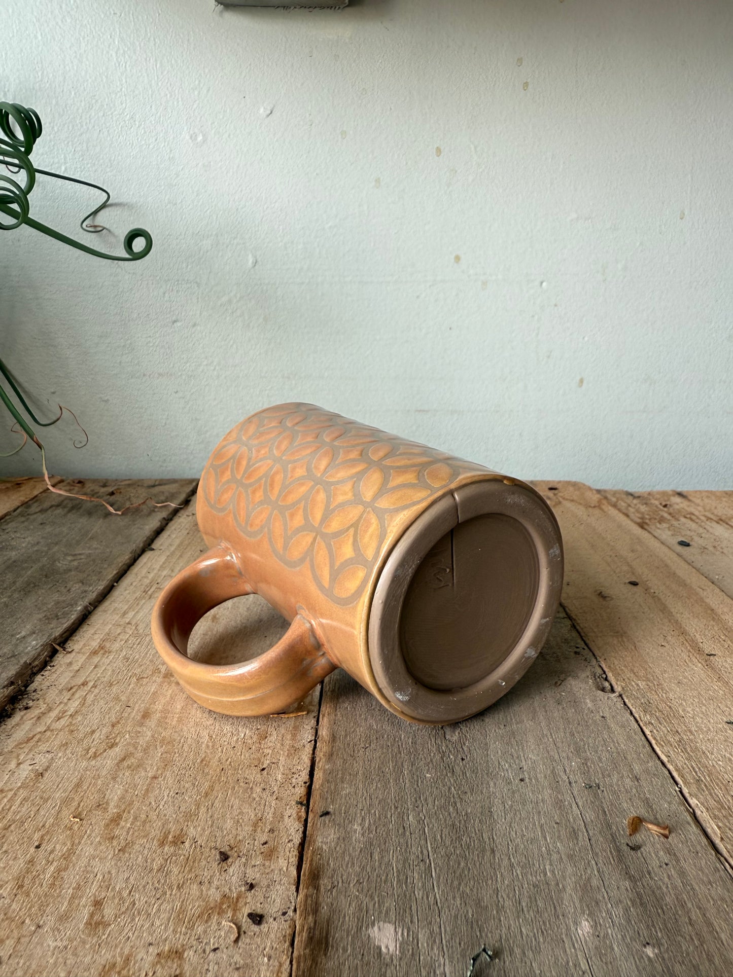 Retro Mug - Mocha Clay, Orange Glaze